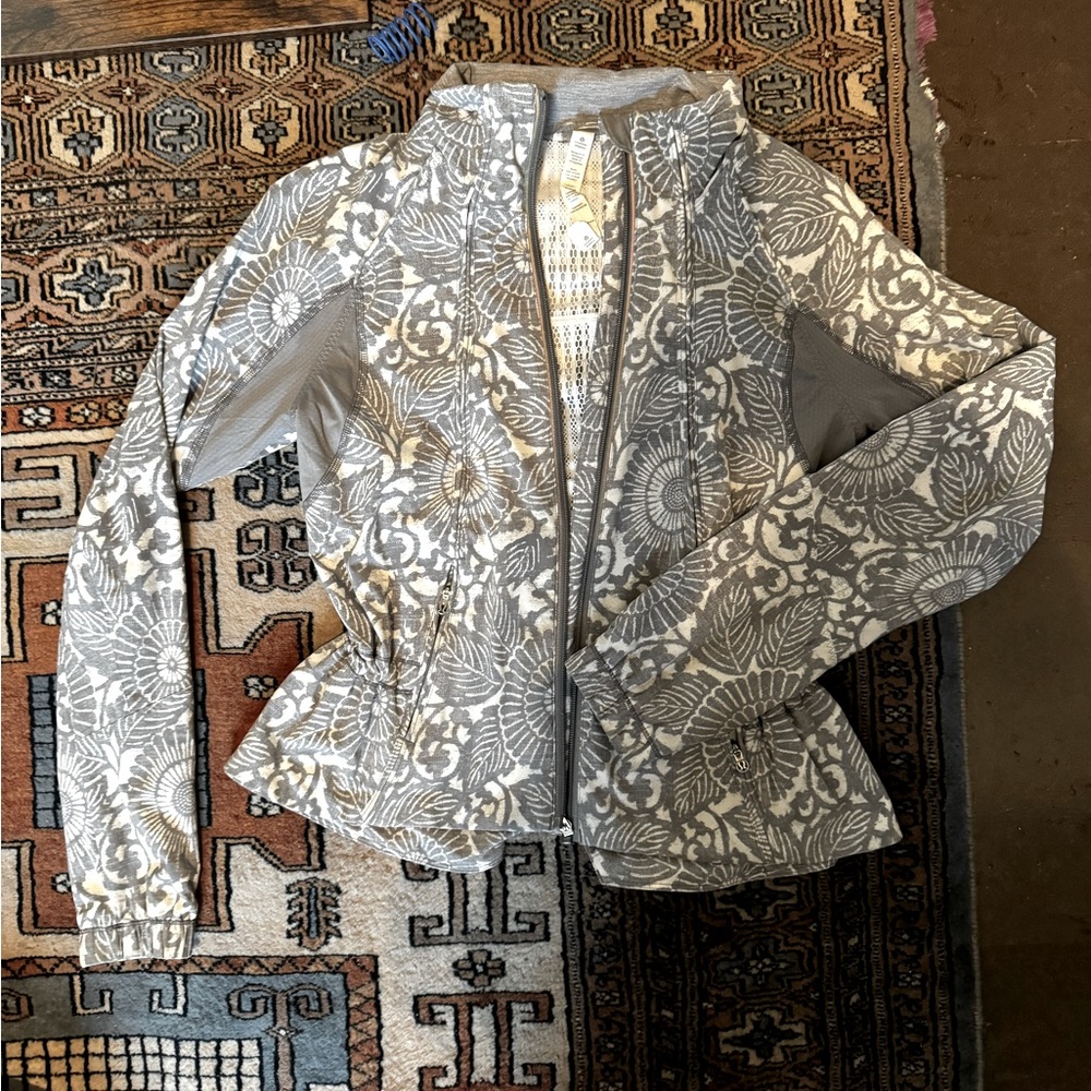 Lulu jacket, size 4, excellent condition, lined